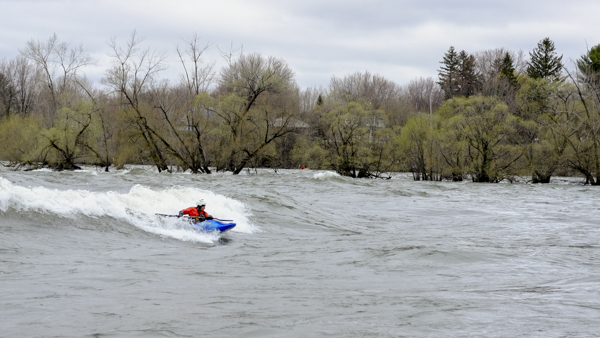 Crue de la rivière Richelieu: les kayakistes se réjouissent    