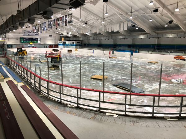 Une nouvelle glace pour le Centre sportif Robert-Lebel