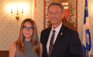 Charlotte Thomas et le maire de Chambly Denis Lavoie