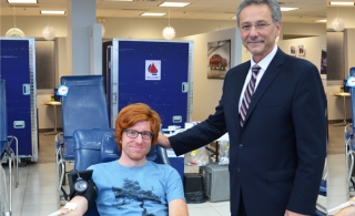 Le maire de Chambly Me Denis Lavoie, et monsieur Sebastien Turcotte, résidant de Chambly.