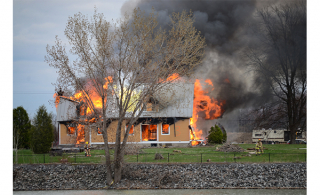 Pratique incendie à Saint-Mathias-sur-Richelieu, photo prise de Saint-Basile-le-Grand (Photo : Mathieu Tye)