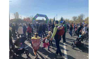 Familles et amis étaient présents pour participer à la Grande Marche. (Crédit photo : Marc-Antoine Lessard).