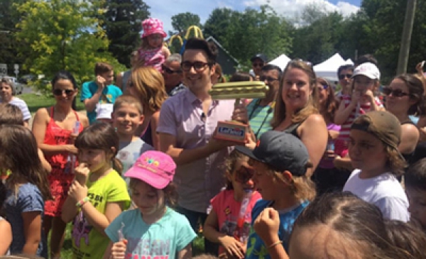 Sucré salé en visite à la première fête de quartier de Carignan