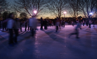 Plaisirs d’hiver : chaussez vos patins pour la Soirée son et lumière !