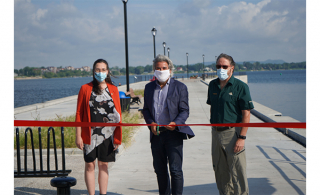 La jetée de Chambly (aussi appelée quai fédéral) a été inaugurée mardi en présence de l&#039;honorable Pablo Rodriguez, lieutenant du Québec et leader du gouvernement à la Chambre des communes, de madame Alexandra Labbé, mairesse de la Ville de Chambly, et de monsieur François Ferrer, coordonnateur à l&#039;intégration et auxopérations des Voies navigables au Québec de l&#039;Agence Parcs Canada. (Photo: courtoisie)