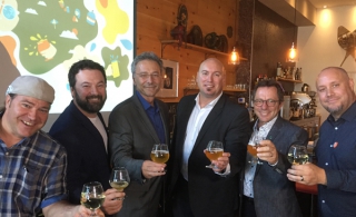 Sylvain Bouchard, sommelier Unibroue, Jeff Boudreault, porte-parole de l&#039;événement, Denis Lavoie, maire de Chambly, Luc Rousseau, président de Concept B, Jean-François Laporte, président de caisses Desjardins de Richelieu-Yamaska et Claude Demers, directeur général de Concept B.