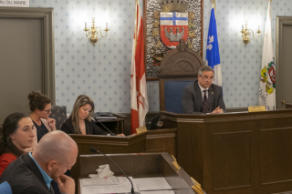 Les conseillers de l’opposition ne sont pas satisfaits des réponses de Denis Lavoie