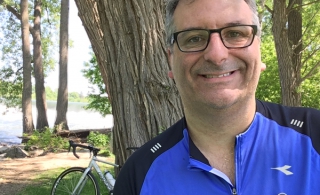 Christian Picard à vélo pour rencontrer les membres et sympathisants du Parti Québécois de Chambly