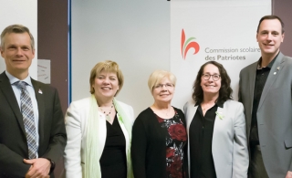 Luc Lapointe, directeur général CSP, Hélène Roberge, présidente CSP, Lorraine Plouffe, finissante CFR, Suzanne Barrière, directrice CFR, Jean-François Roberge, ministre de l’Éducation et de l’Enseignement supérieur