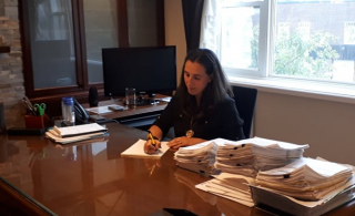 Alexandra Labbé dans son bureau à la mairie de Chambly